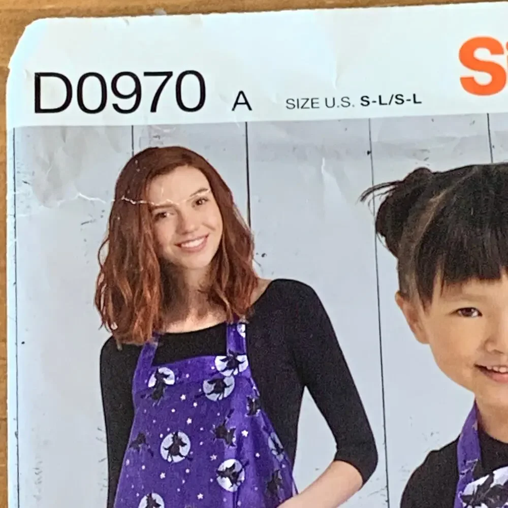 Simplicity Pattern D0970 Sizes S-L Childs & Misses Aprons & 18